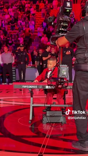 Young Pianist Jelijah Diaz Sings Star Spangled Banner at Miami HEAT
