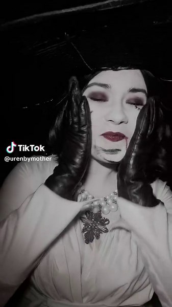 Lady Dimitrescu Cosplay: Embrace the Style