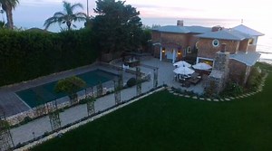 Mel Gibson's Ex-Wife Robyn Just Bought Her THIRD Malibu Mansion. The Latest? $17.5 Million | Celebrity Net Worth