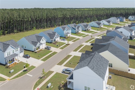 Roughly six in 10 new-home shoppers use real estate agents, computers - Homes.com