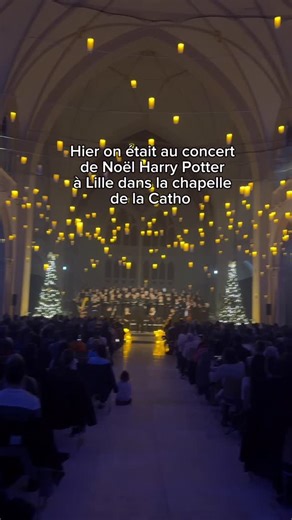 Lille Addict on Instagram: "On est parti voir un des concerts de Noël de l’ @univcatholille . Plusieurs dates qui ont été complètes à une vitesse impressionnante où le concept c’est 40 minutes de show dans la chapelle Saint-Joseph, assuré par 80 choristes et 6 musiciens, sous un grand plafond de bougies pour reproduire l’ambiance de la grande salle. 🕯️En reprenant les musiques emblématiques de Harry Potter ainsi que des classiques de Noël. 🎄🎅 Comme tout est parti très vite ils veulent remettr