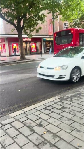 Sullivan busses Enviro 200 on route 84