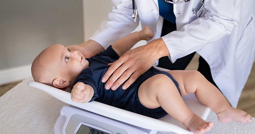 Poids et taille de bébé : la courbe de croissance âge par âge (0 à 36 mois)