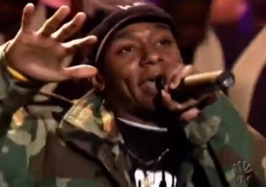 Sleeping On Gems 💎 on Instagram: "Mos Def performs "Sunshine" on Late Night with Conan O'Brien 🔥 (2004)"