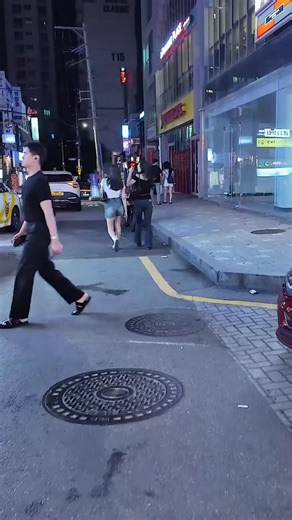 1K views | Jalan Bareng Temen, Tapi Ada Momen yang Bikin Kaget  #JalanMalamKorea #VlogKorea #JalanJalanKorea #KoreaDiMalamHari #VlogMalam #KoreaVibes #KoreaTrip #ExploreKorea #KoreaNightLife #KoreaStreetVlog | Street Vlog | Facebook