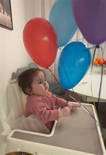 Aurora testing the baloons for Rons Birthday 🎈🎈🎈 #partytime #baloon #babiesoftiktok