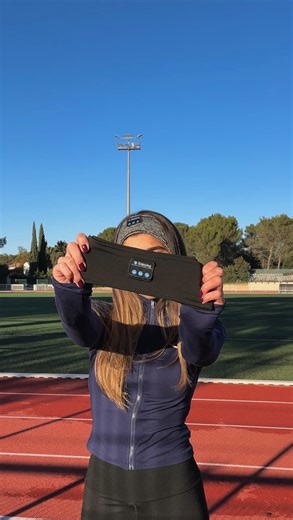 Parce que tout n’est pas toujours sérieux 😂 #moovband #backstage #fun #bluetooth #bandeauconnecté | Moovband