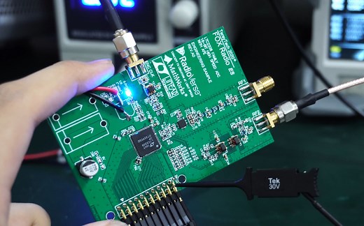 【EEvlog】#23 高速模数转换器（130Msps）与25GHz的萝莉分析仪