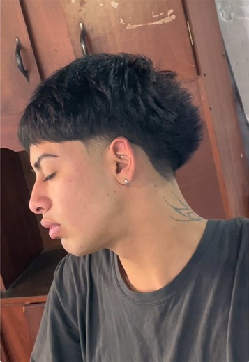 Barber Shop Vibes: Cozy Atmosphere & Sharp Cuts