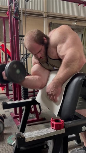 25kg for biceps. - Code: SMAEV1 for all @BuckedUp supplements! - #gymtok #bodybuilding #andreysmaev #fitness #biceps