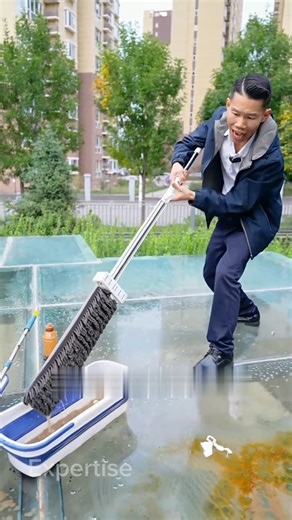 Amazing cleaning mop, A hands-free mop with a larger panel, and can also mop under sofas and beds