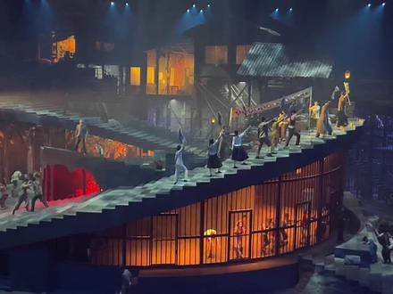 有机会一定要来看一次《重庆1949》现场360度观看表演真的太震撼了！#重庆1949大剧院 #带你看风景 #历史故事 #磁器口