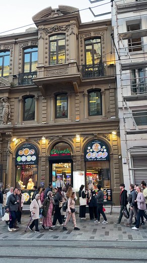 Exploring Istanbul: A Virtual Tour of Taksim Square and Beyond