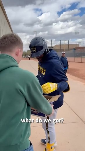 Sampling sunflower seeds before practice🫡 | Smackin' Sunflower Seeds