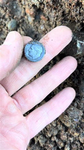 Silver at the lake! #treasuresearch #metaldetecting #metaldetecting