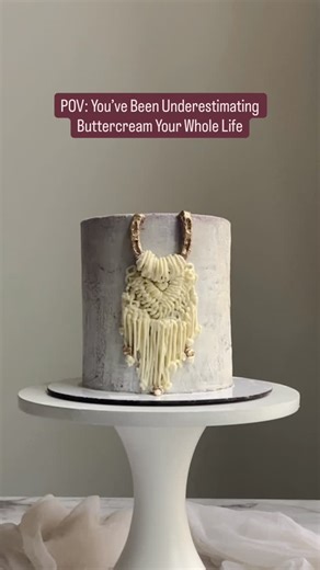 Hena Arora Mahajan | CAKE ARTIST | INSTRUCTOR | RECIPE DEVELOPER on Instagram: "Day 11: Buttercream Horseshoe Macrame"