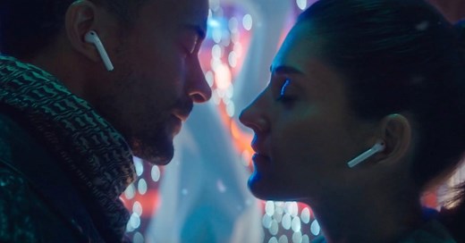 Apple's holiday ad shows off wireless AirPods and a stunning dance performance in the snow - 9to5Mac