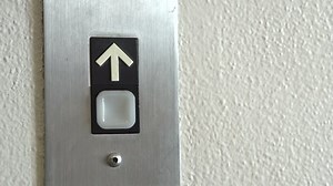 clip-4698662-pressing-arrow-elevator