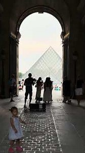 Toddler dancing to 'Experience' by Ludovico Einaudi at the Louvre, Paris 🇫🇷🎻