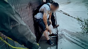 See the dangerous risks migrants take crossing US-Mexican border