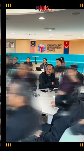 Following last week’s video featuring K2 Data Centre, Envicool and Open DC, we’re back with more voices from the field! This week, participants share how the CDFOS programme is shaping their skills and confidence to contribute to Johor’s booming digital infrastructure. #JohorSkills #TVETJohor #YayasanPeneraju #CDFOS #DataCentre #DigitalJohor #JohorTalent #JTDC #WomenInTech #Gamasky #IndustryInsights #K2DataCentre #Envicool #OpenDC | Johor Skills Development Centre - Johor Skills