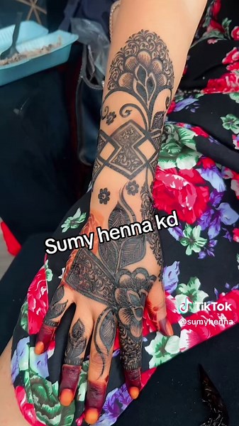 Exploring Henna Art and Application Techniques