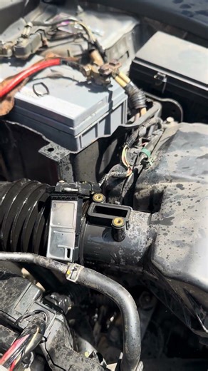 Air Flow Sensor clean #alsharifautocare #airflowsensor #fyp #viral