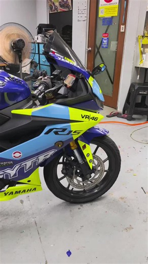 Yamaha r15 fullwrapping sticker rossi design.. berminat roger abam izz.. #yamaha #r15 follow and like our page for the next design... http://www.wasap.my/ 60122029965 https://www.facebook.com/modizzcreative https://www.instagram.com/modizz_creative_stickers/ https://www.tiktok.com/@modizz_stickermotor?lang=en Why Wrapping ? 💮Your original paint is protected and will not harm by quality sticker 💮 Prevent Scratches / stone chips / minor damages to your bike body 💮 Beautify your vehicles with va