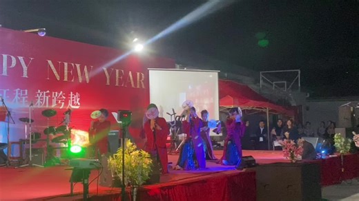 Thazin Tun (@thazin.tun795)’s videos with nhạc nền - Tết Nguyên Đán 2023 - Bố Dứa Dưa 🍍🍉