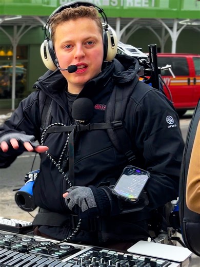 New York Crowd Captivated by Surprise Performance