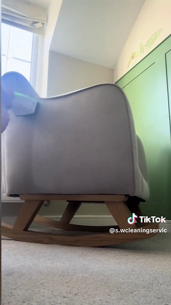 A job for the rug doctor today 👩‍⚕️🦠 💪🏽 👏🏼 the results 😍😳! #upholsterycleaning #rugdoctor #sofacleaning #cleanersoftiktok