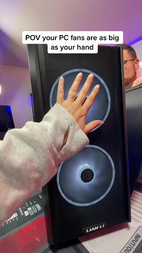 We’re gonna need a bigger PC #pcgaming #pcbuild #pcsetup #robeytech