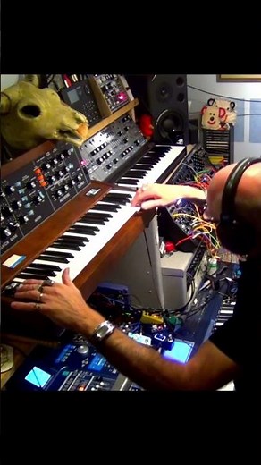 Minimoog Berlin School live electronic jam 2 (Behringer System 15, MS-5 Odyssey Monopoly Grandmother