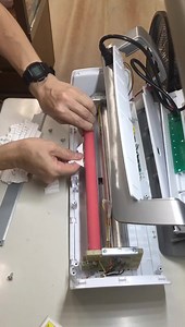ラミネーターの紙詰まりを修理しました。 手ごわい機械でした💦 分解するのに30分。 紙を取り出すのに40分。 なんとか、修理出来ました❗ #ラミネーター #修理 #伊万里 #事務機 #事務器 #GBC #ローカルファースト #アフターサービス | 文具･事務機の早田株式会社