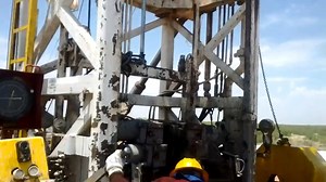 409K views · 6.3K reactions | One man tripping pipe - please give three words to this guy | Drillingformulas.Com Fan Page | Facebook