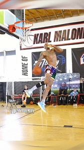 Mid-dunk hydration? 😅 Dunkademics | BODYARMOR