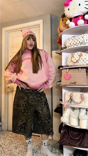 How to turn jeans into baggy jorts🎨 #upcycle #sewingtutorial