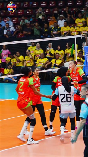 Brains OVER Muscle! 🧠 Elite Pro Hitter Completely FOOLS the Defense