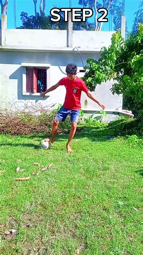 Football trap skills tutorial ⚽🔥 #learnfootball #football #foryoupagereels #skilz #skillshare