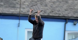What we know so far about the man on the roof in Beverley Road