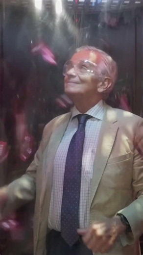 Si quieres descubrir cómo nuestro notario se robó el show corre a ver el directo entero en el canal.