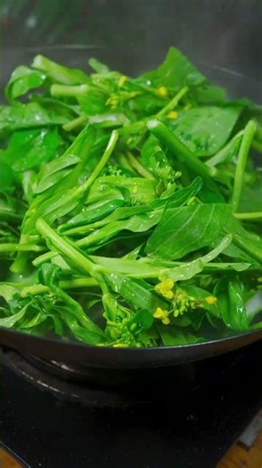 How to Cook Perfect Garlic Stir-Fried Greens in 5 Easy Steps