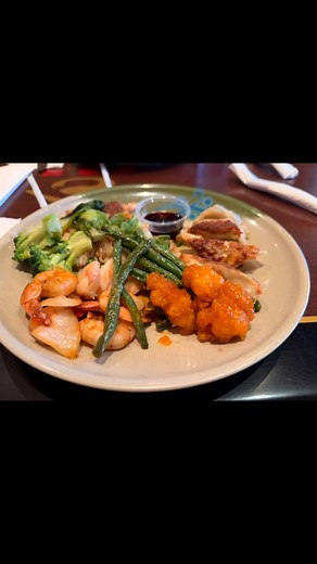 Blessed to have good family and friends. A friend came and got me today took me to lunch and shopping. I was hesitant to go. I really didn’t feel like being around any people, but I’m glad I went. It was a beautiful day and it raised my spirits😎 | King-Henry Carolyn