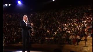 “Little did we know, love was just a glance away, a warm embracing dance away, and…” 📺: https://www.youtube.com/watch?v=ZwAERaRUsp0 | Frank Sinatra