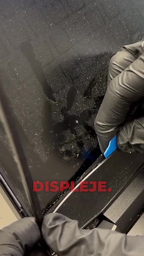 Oprava prasklých displejů notebooků v Plzni