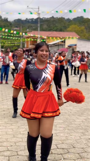 YOU WON’T BELIEVE KARLITA’S MOVES 😍❤️✅ #desfile #bastoneras #carnaval