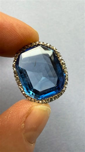 Kunsthandel Inez Stodel on Instagram: "An antique unenhanced 20 carat strong blue wide octagon modified step cut Sri Lanka sapphire (19.4 x 16. X 6.6 mm) - and pendant to be featuring a border or rose cut diamonds. #inezstodelforsale"