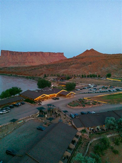 POV: you step outside your room and walk the property. Walking the grounds at Red Cliffs Lodge Moab feels unfiltered. No crowds. No noise. Just space. Slow mornings. Open landscapes. Pure Moab. #RedCliffsLodgeMoab #MoabPOV #MoabStay #NatureWalks #UtahRetreat #LuxuryOutdoors Moab hotel grounds • Scenic walks Moab • Nature hotel Utah • Peaceful stay Moab • outdoor lodging | Red Cliffs Lodge