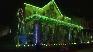 HERE WE GO! This awesome light display in Leechburg is timed *PERFECTLY* to go along with the famous fight song for Pittsburgh Steelers fans: http://wtae.tv/60088ut4Q | WTAE-TV Pittsburgh