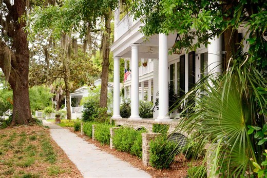 This Charming South Carolina Town Is a Less-Visited Lowcountry Escape—With Quaint Inns, Scenic Views, and Literary Ties